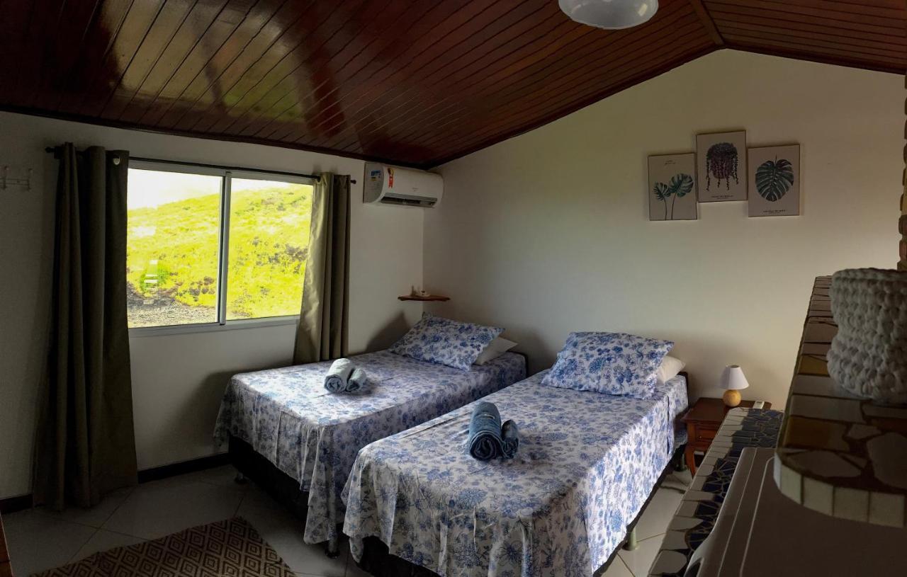 Casa Dos Tubaroes Inn *